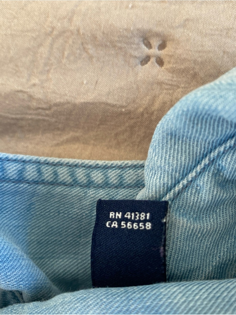 CHAPS Women's Sz M Chambray Blue Shirt Button Up L/S Pockets Tencel Classic - Picture 7 of 10